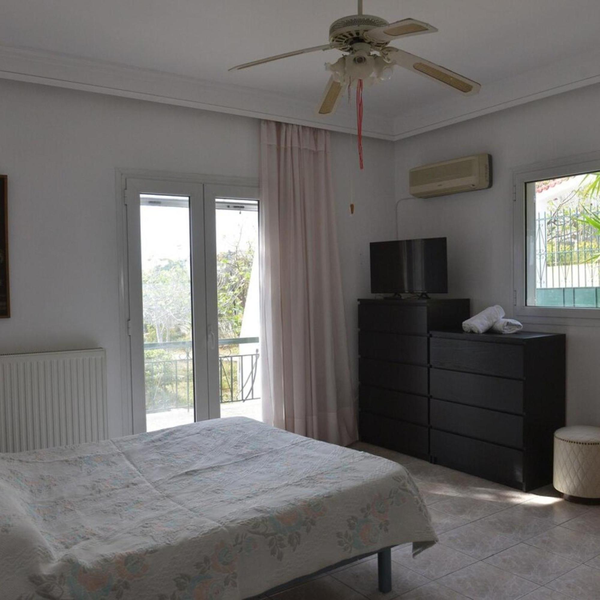 Salamis Beachfront House エクステリア 写真