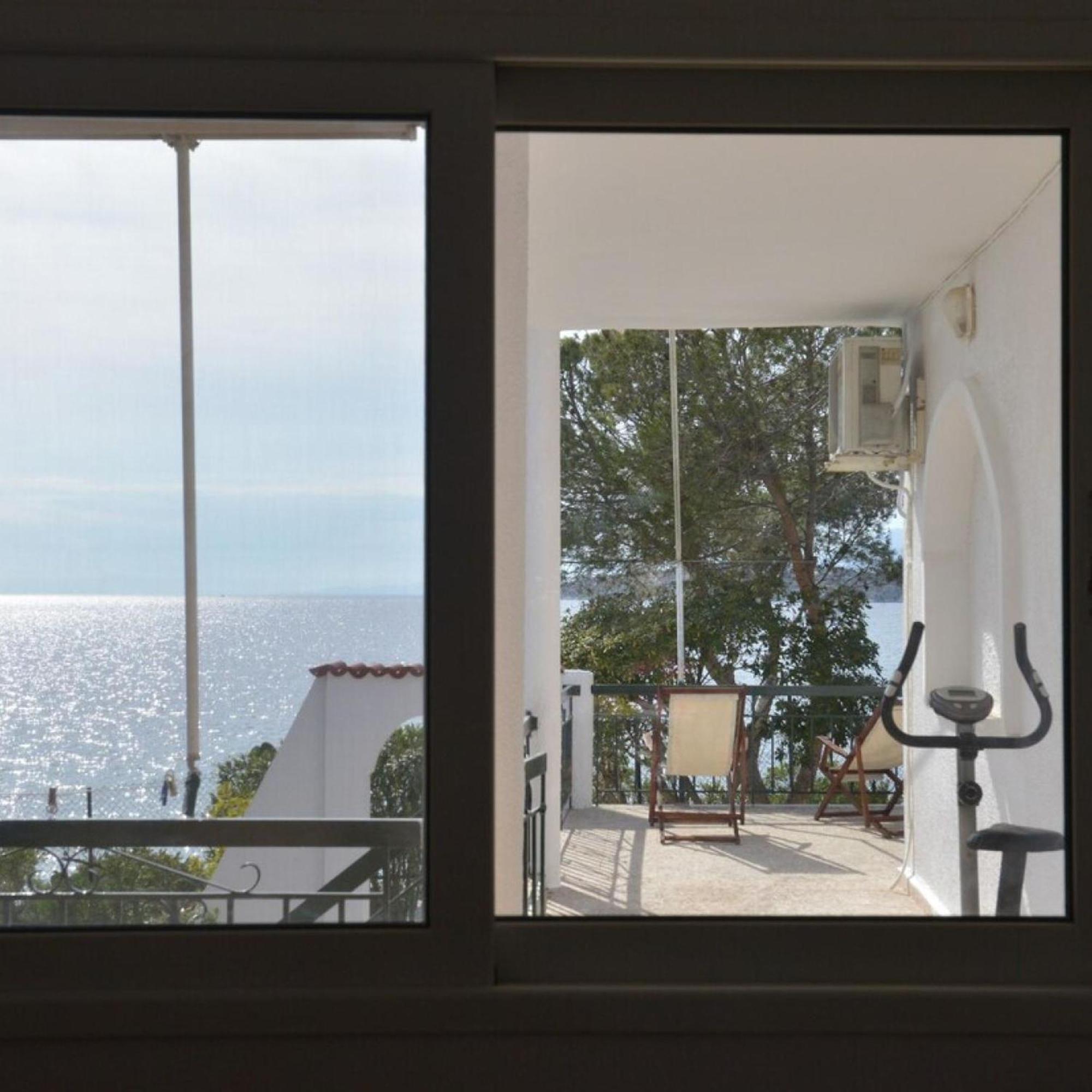 Salamis Beachfront House エクステリア 写真