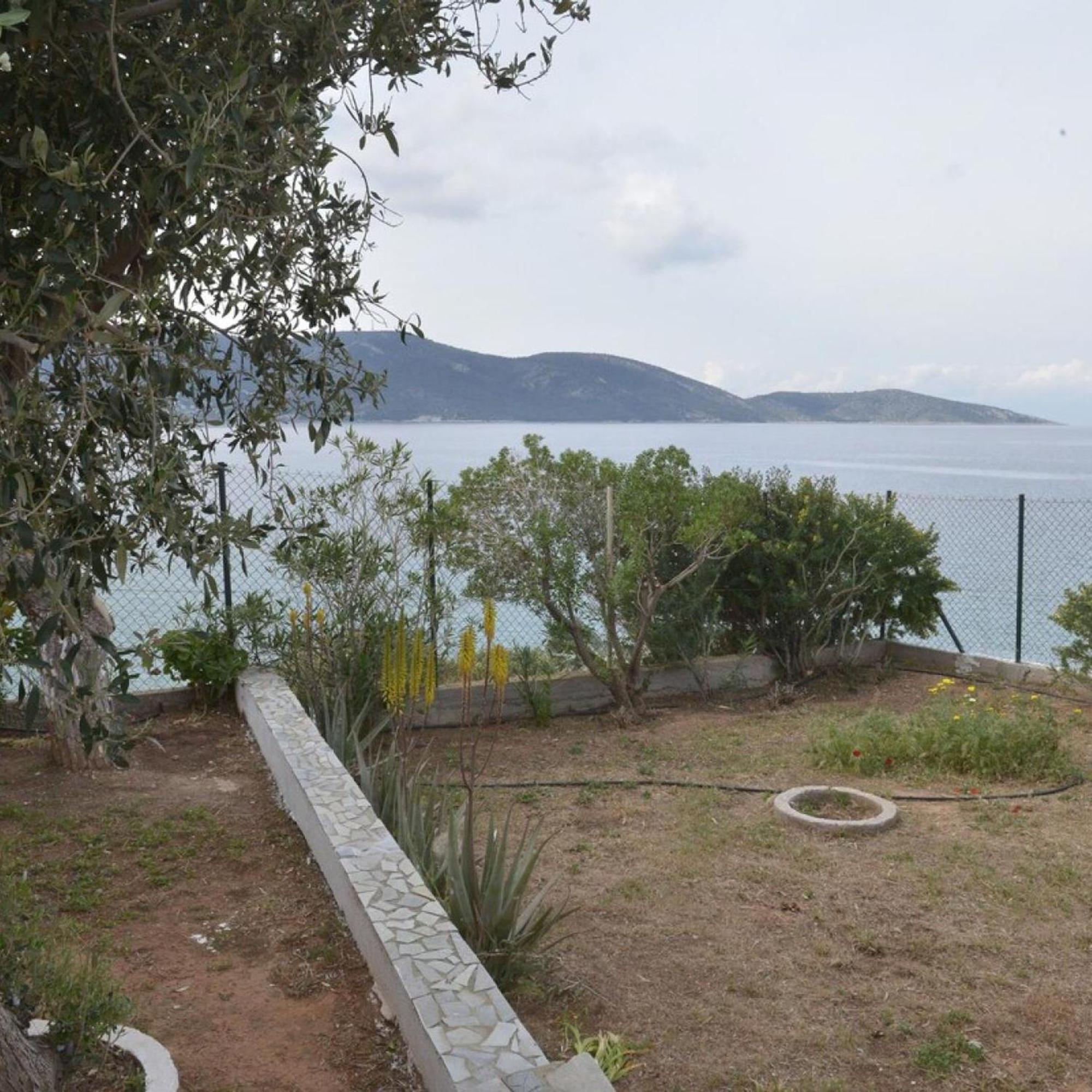 Salamis Beachfront House エクステリア 写真